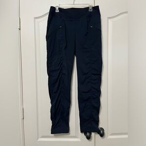 NWOT Prana true navy regular inseam pants size medium.